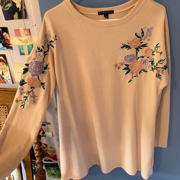 Pale pink embroidered dress - Picture 2 of 4